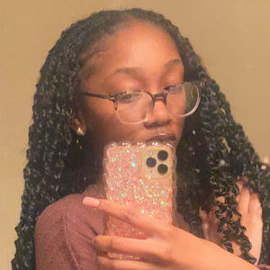 Meet your Posher, Kayce